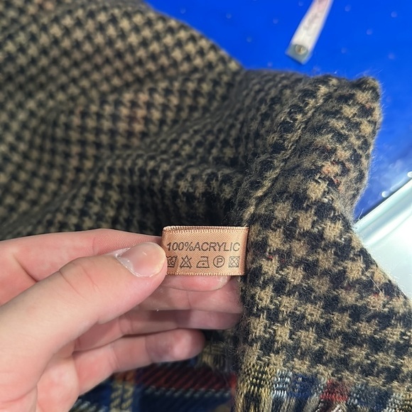 Women’s Shaw - Picture 7 of 7